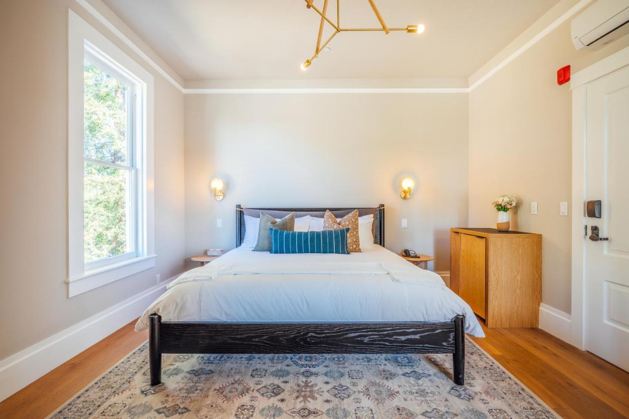 The Ruse Hotel Healdsburg Exterior photo